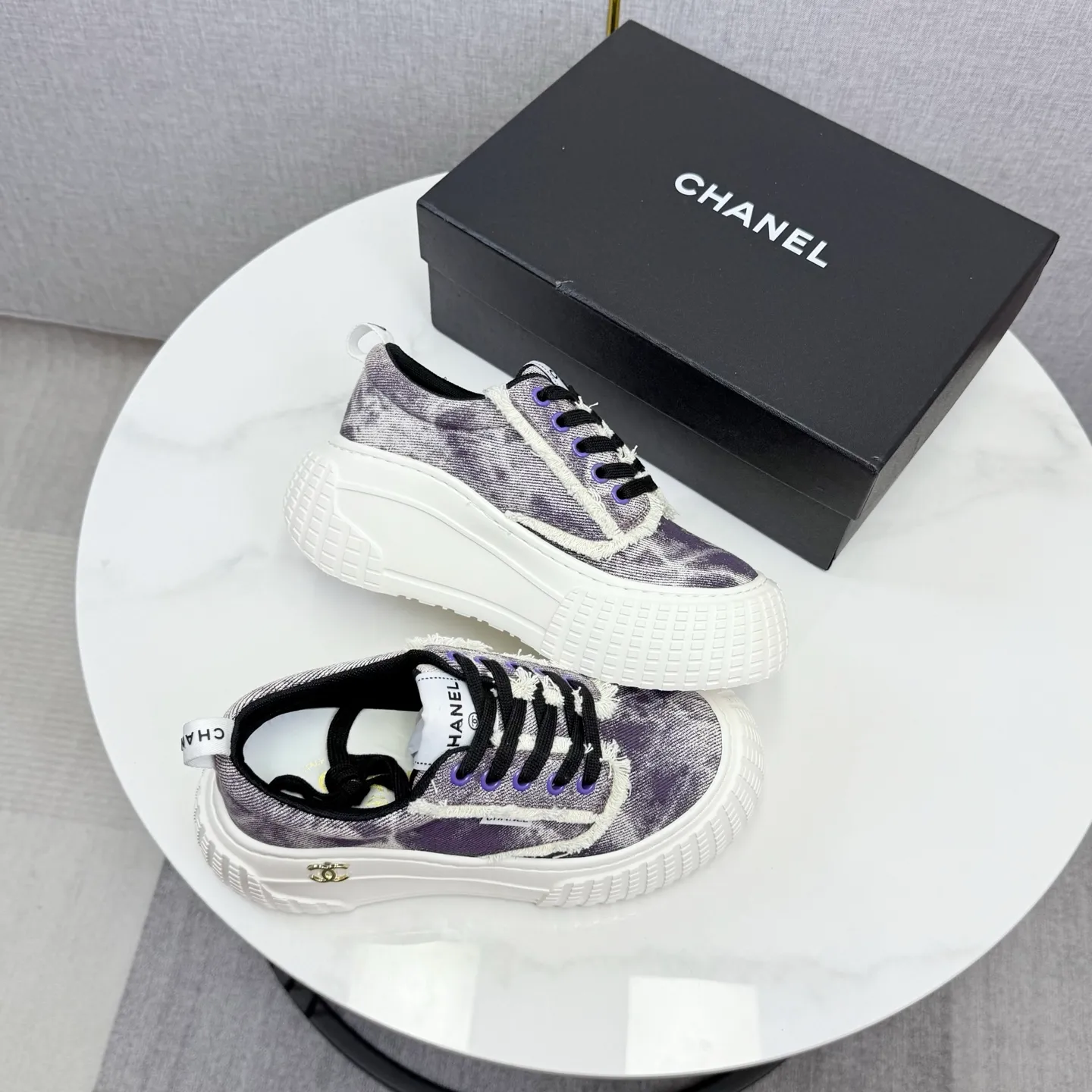 💕💕Factory direct selling price p640💕💕 Chanel Panda Shoes! 2025 counter's top casual sports shoes, this classic design; the upper is in the style of electric embroidery with various techniques; the outsole is fashionable and sporty; the unusual inclusion of a variety of color matching elements... The diversified mix and match is very good-looking and versatile, and can be used for leisure, fashion, sports, and outdoor... ꫛꫀꪝ Go➫ Materials: ❶Upper made of: original imported first-layer silk cowhide + original version waterproof cloth + original first-layer cowhide ❷Inner lining: Original Yangli+wang ❸ Outsole based on: Original TPU combination outsole Counter boutique packaging complete set for women 35–41